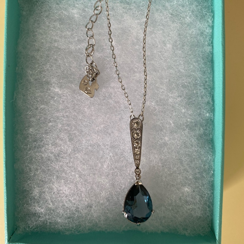 Swarovski vintage style blue crystal necklace